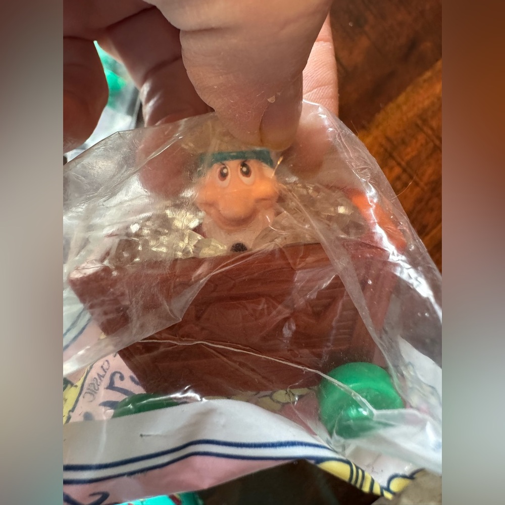 Snow White and the Seven Dwarfs Happy Meal Toys - Picture 4 of 8